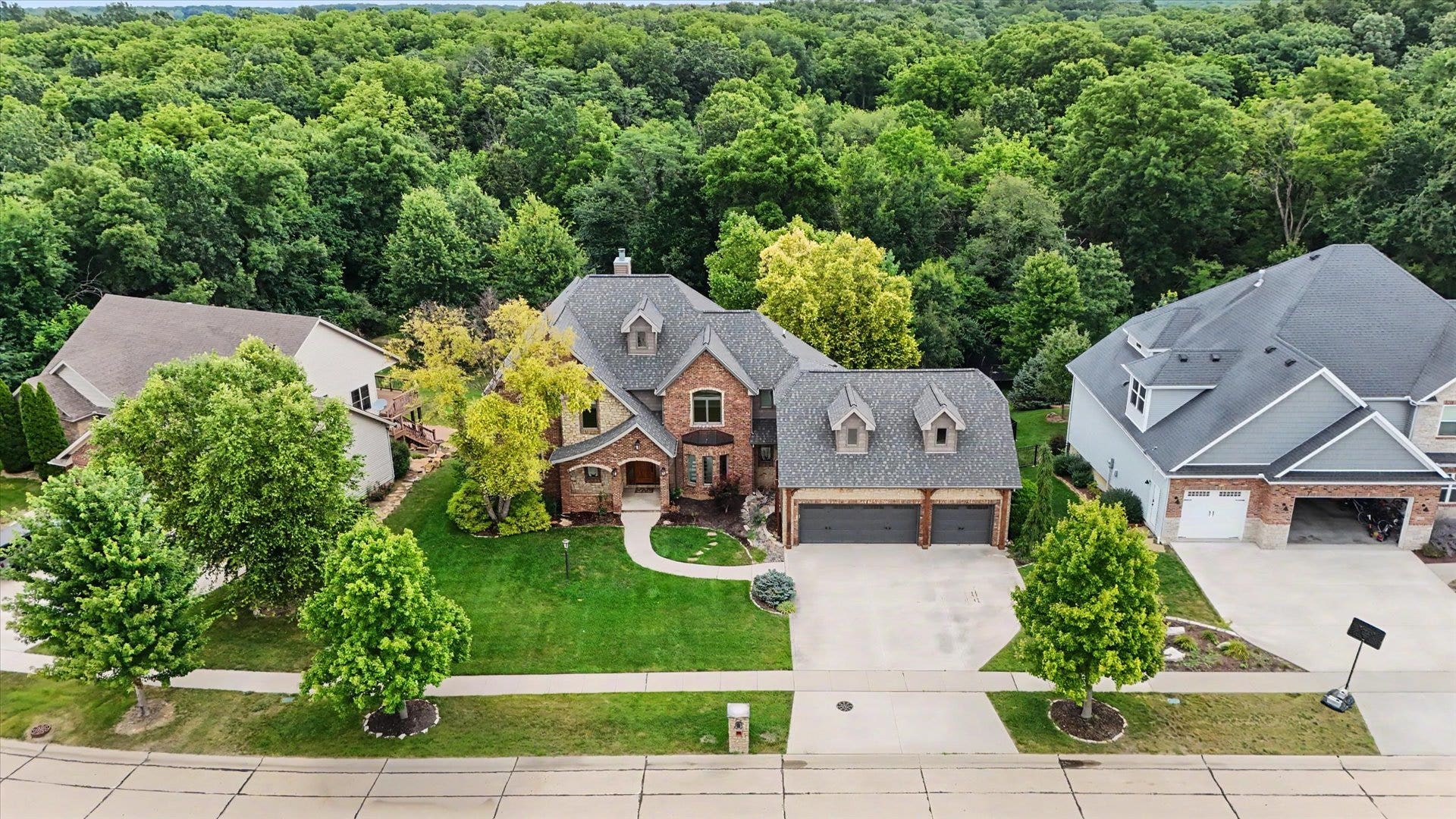 1610 Briarwood Lane, Mahomet, IL 61853