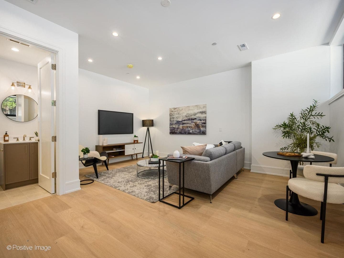 1935 N Mohawk Street, #1S, Chicago, IL 60614 1935 N Mohawk Street, #1S, Chicago, IL 60614