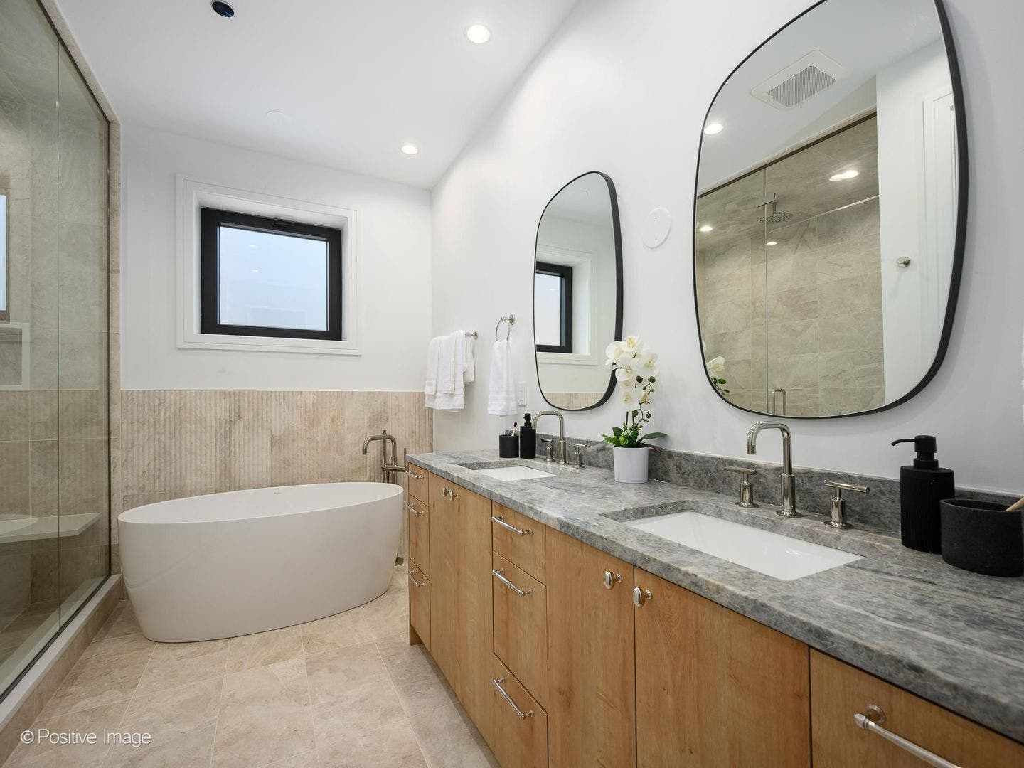 1935 N Mohawk Street, #1S, Chicago, IL 60614 1935 N Mohawk Street, #1S, Chicago, IL 60614