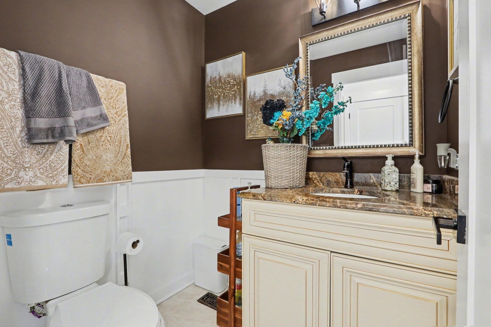 215 E Brookwood Lane E, Bolingbrook, IL 60440 215 E Brookwood Lane E, Bolingbrook, IL 60440
