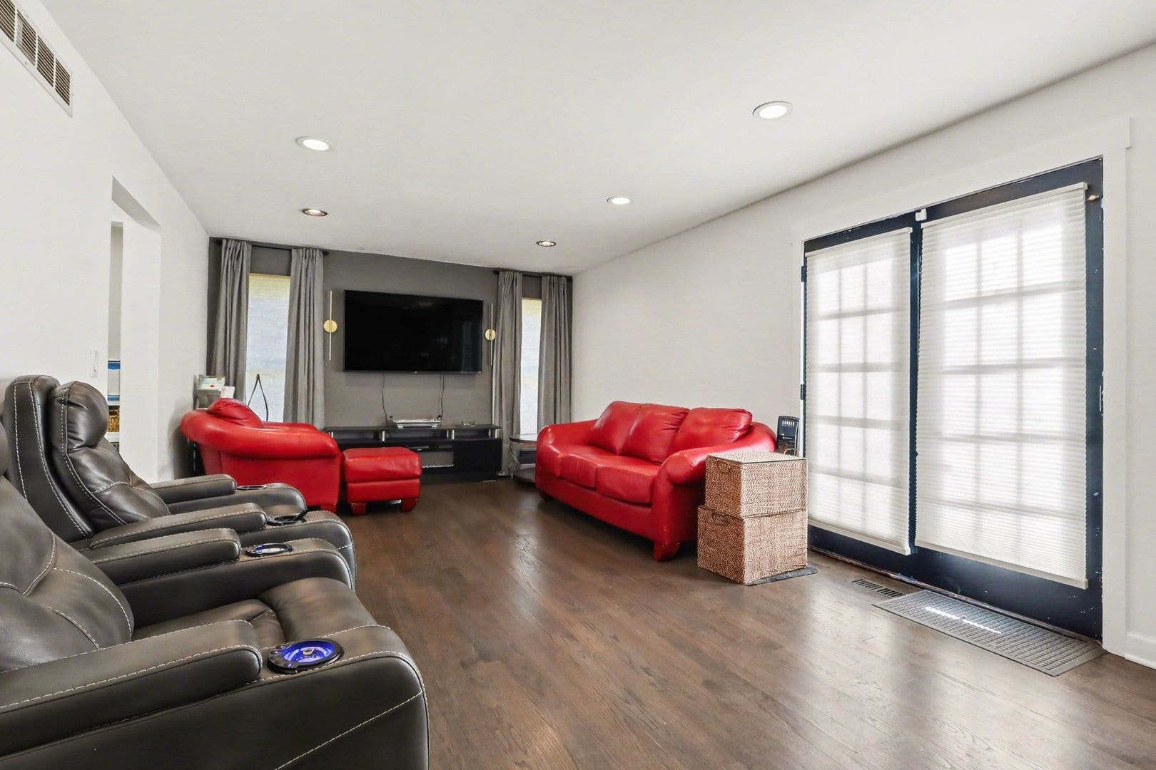 215 E Brookwood Lane E, Bolingbrook, IL 60440 215 E Brookwood Lane E, Bolingbrook, IL 60440