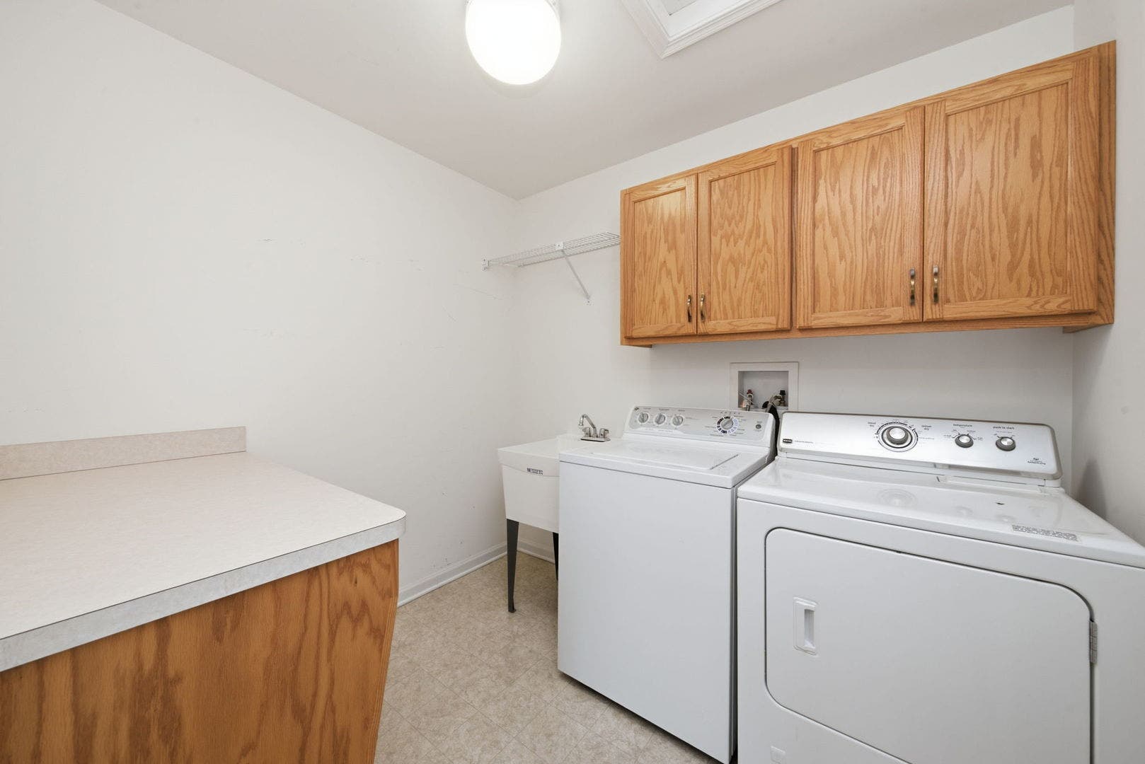 2529 Danhaven Court, Aurora, IL 60502 2nd floor laundry room
