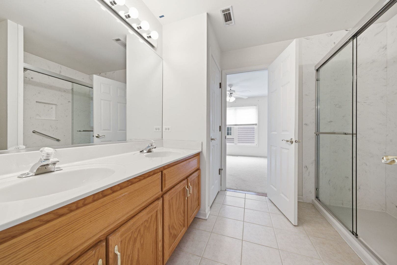 2529 Danhaven Court, Aurora, IL 60502 Jack and Jill full bath