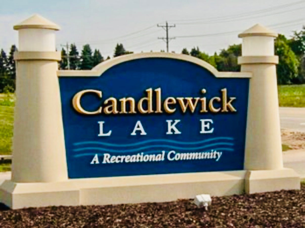 115 Pembroke Road, Poplar Grove, IL 61065 115 Pembroke Road, Poplar Grove, IL 61065
