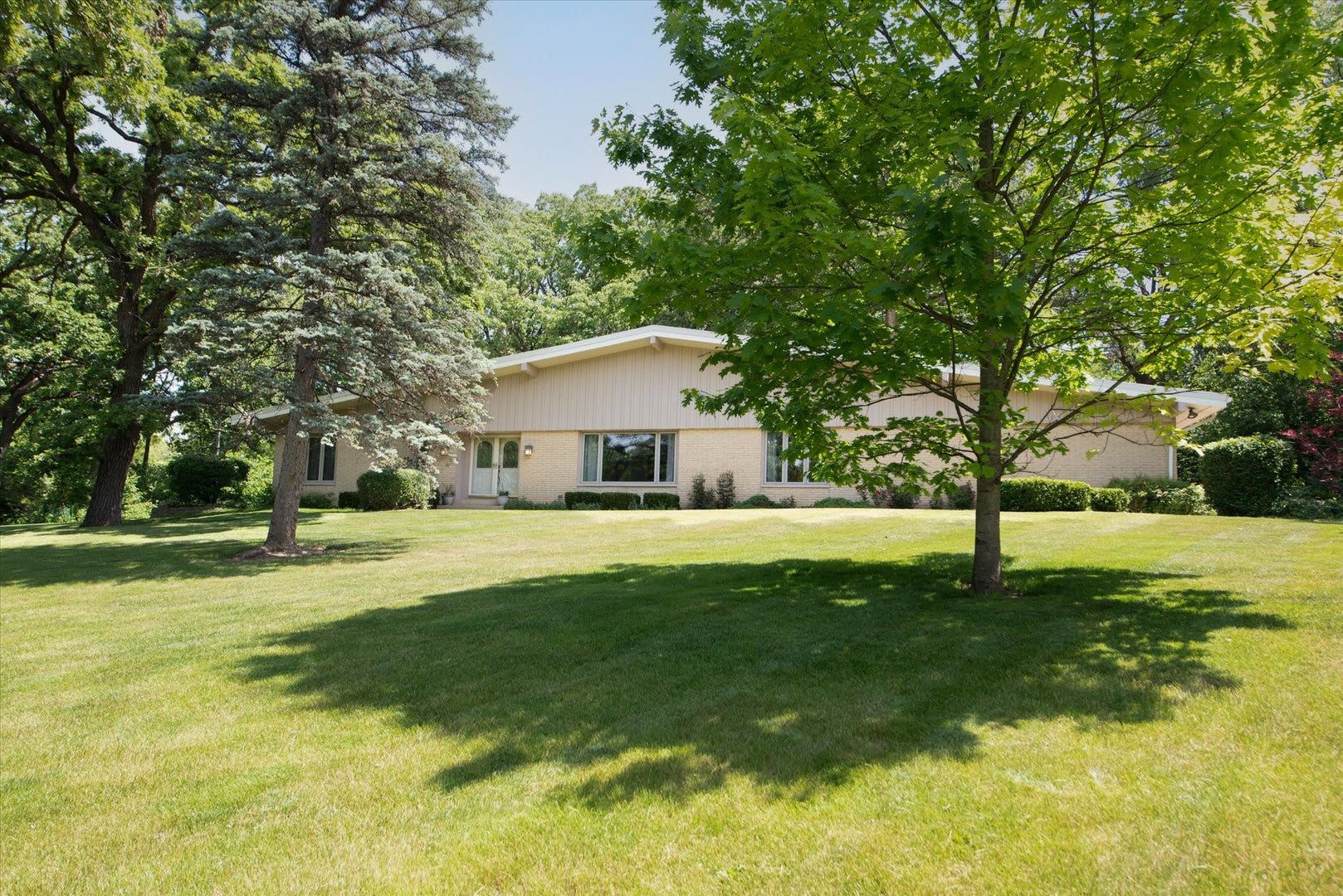 1196 Nottingham Lane, Elgin, IL 60120 1196 Nottingham Lane, Elgin, IL 60120
