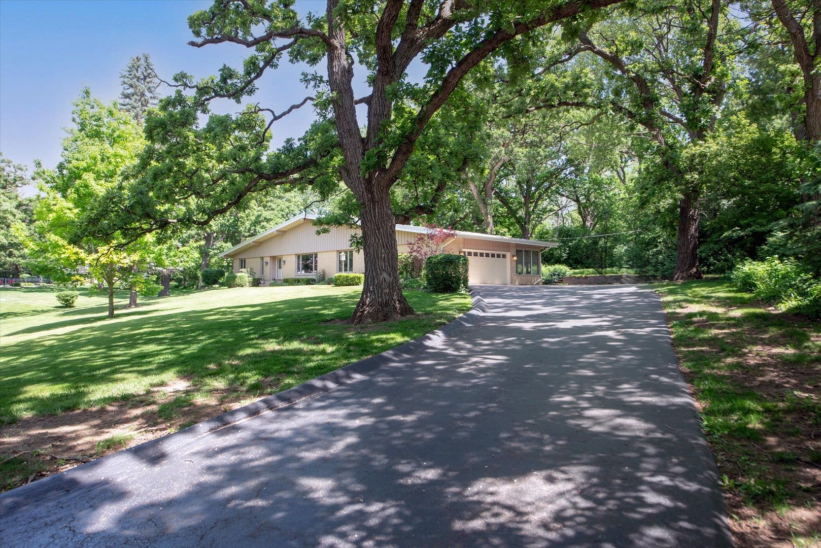 1196 Nottingham Lane, Elgin, IL 60120 1196 Nottingham Lane, Elgin, IL 60120