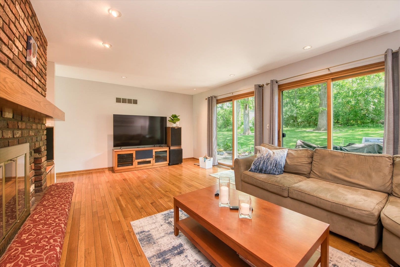 1196 Nottingham Lane, Elgin, IL 60120 1196 Nottingham Lane, Elgin, IL 60120