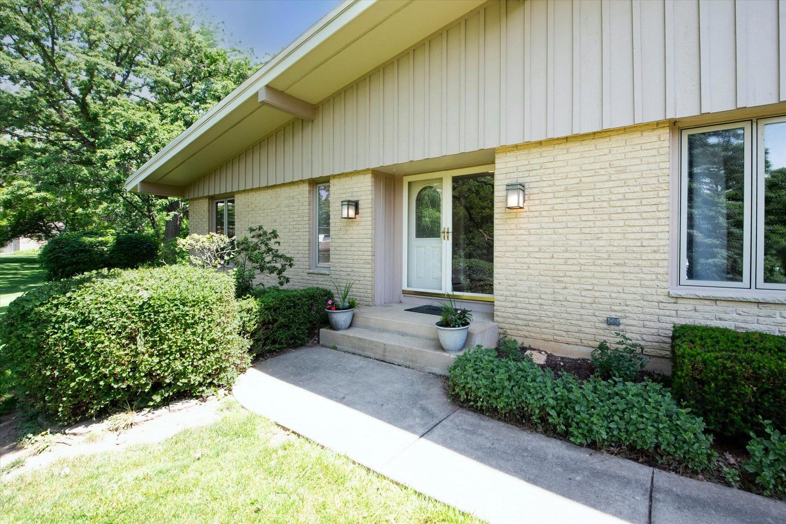 1196 Nottingham Lane, Elgin, IL 60120 1196 Nottingham Lane, Elgin, IL 60120