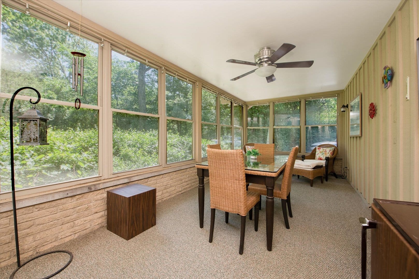 1196 Nottingham Lane, Elgin, IL 60120 1196 Nottingham Lane, Elgin, IL 60120