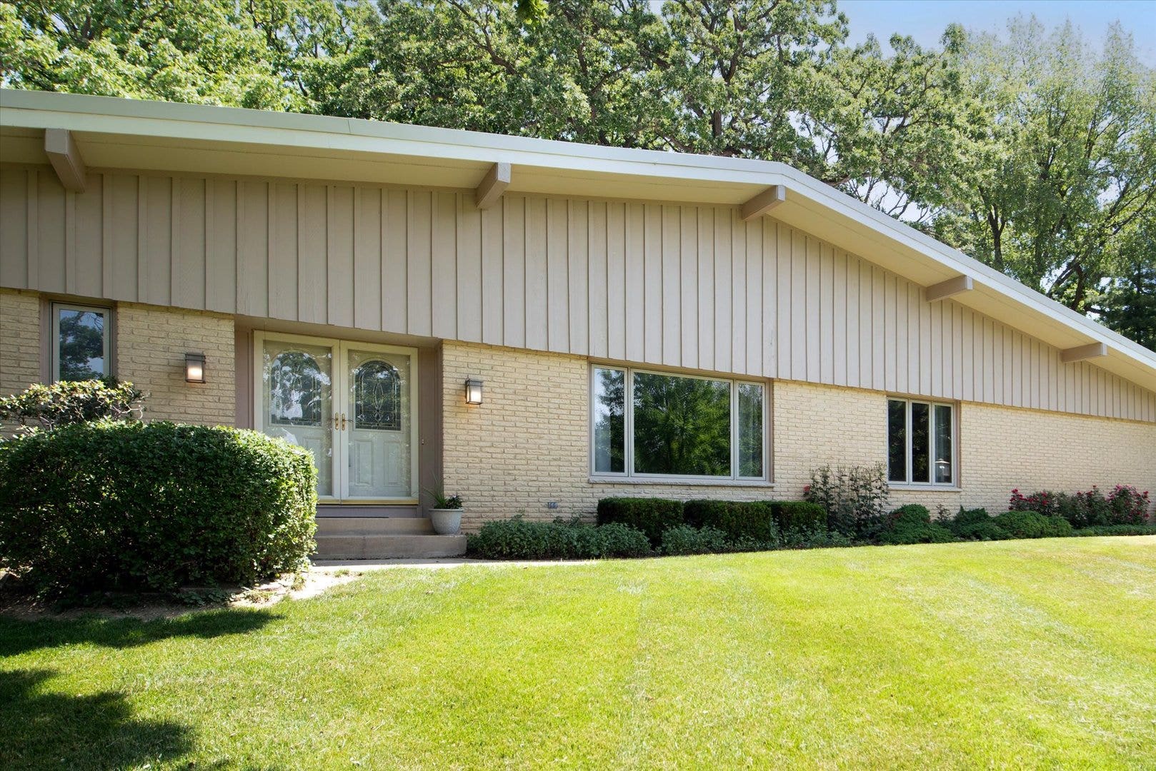 1196 Nottingham Lane, Elgin, IL 60120 1196 Nottingham Lane, Elgin, IL 60120