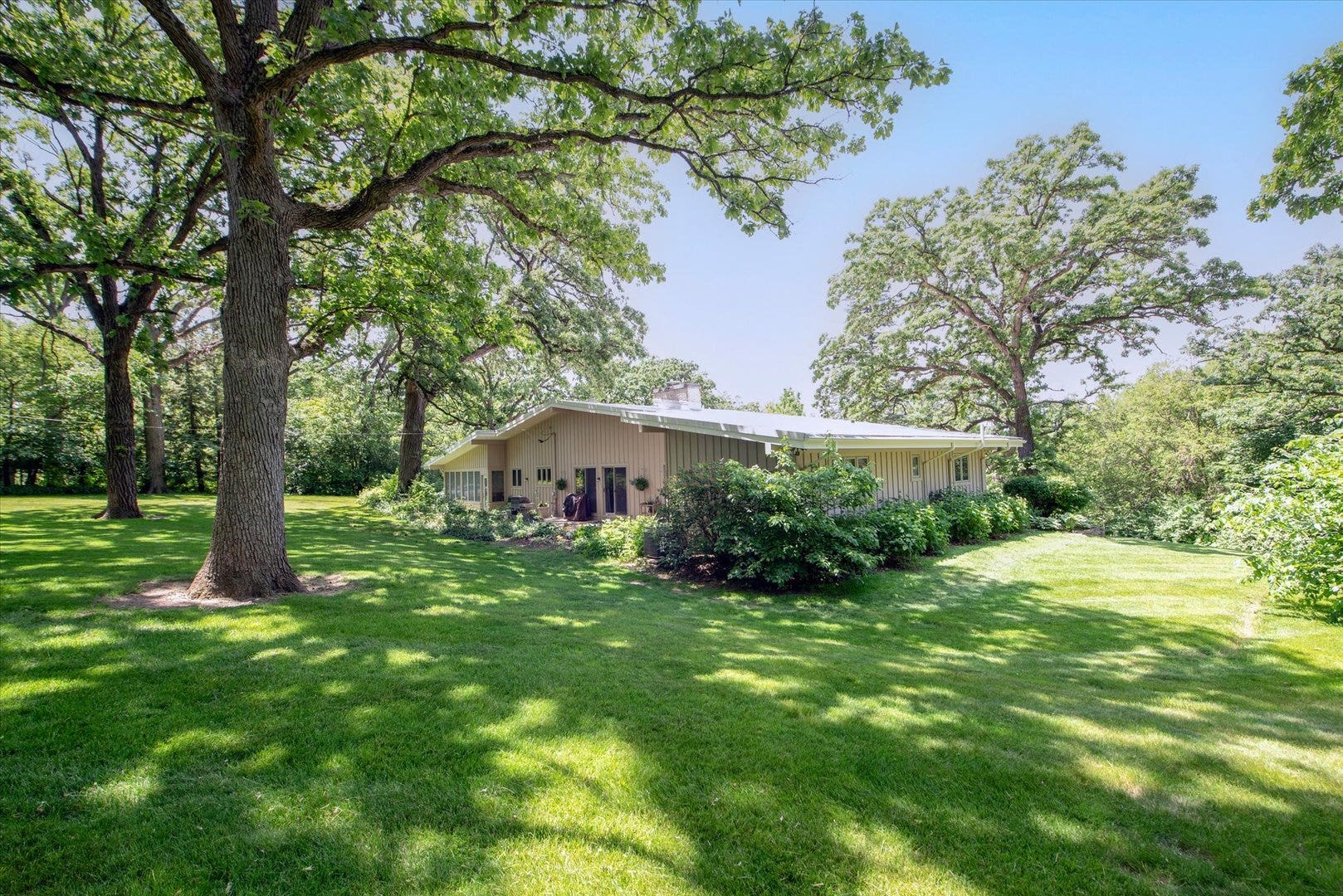 1196 Nottingham Lane, Elgin, IL 60120 1196 Nottingham Lane, Elgin, IL 60120