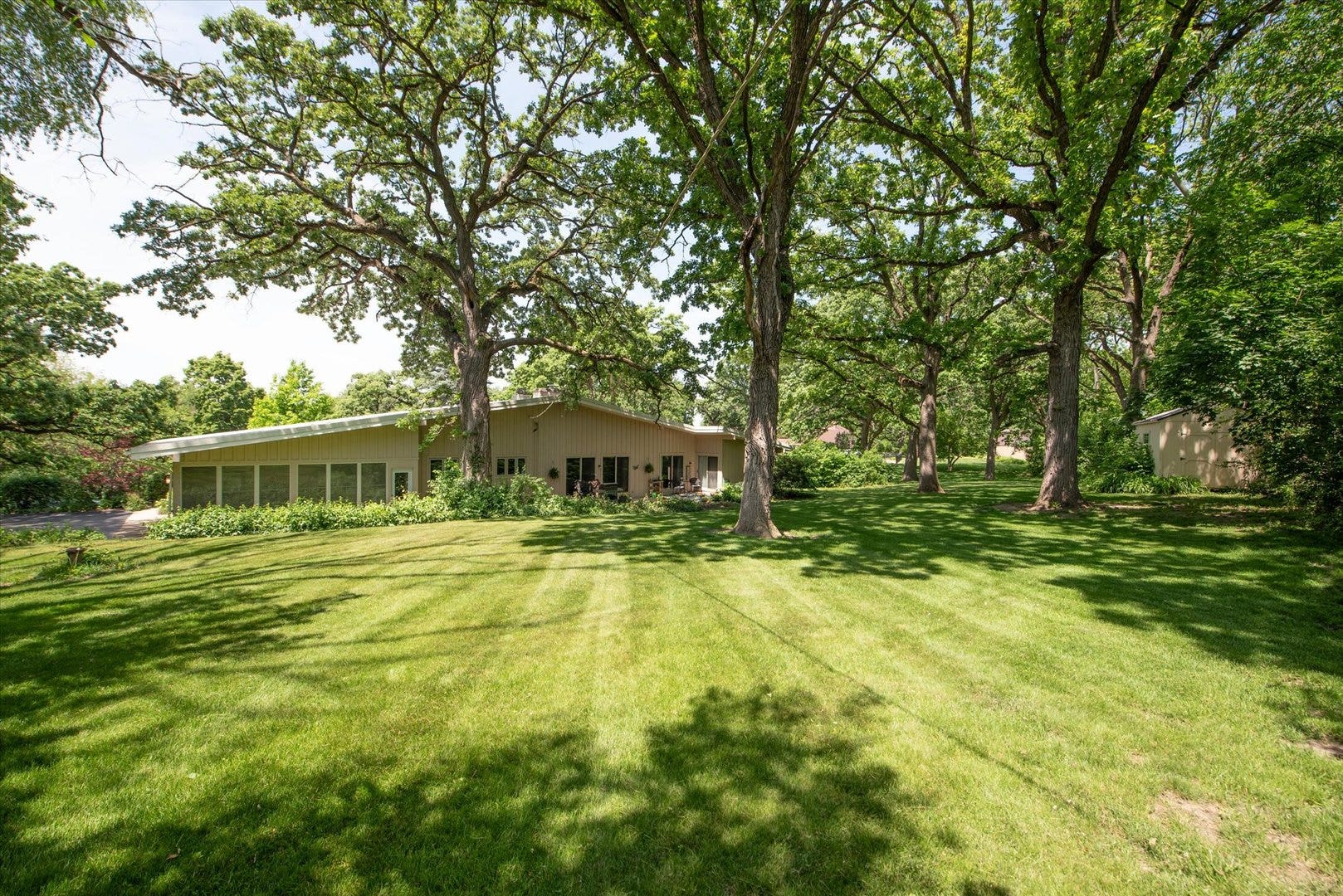 1196 Nottingham Lane, Elgin, IL 60120 1196 Nottingham Lane, Elgin, IL 60120