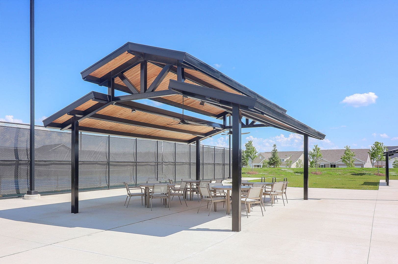 3327 Fulshear Circle, Aurora, IL 60503 Shade pavillion next to pickleball and tennis cour