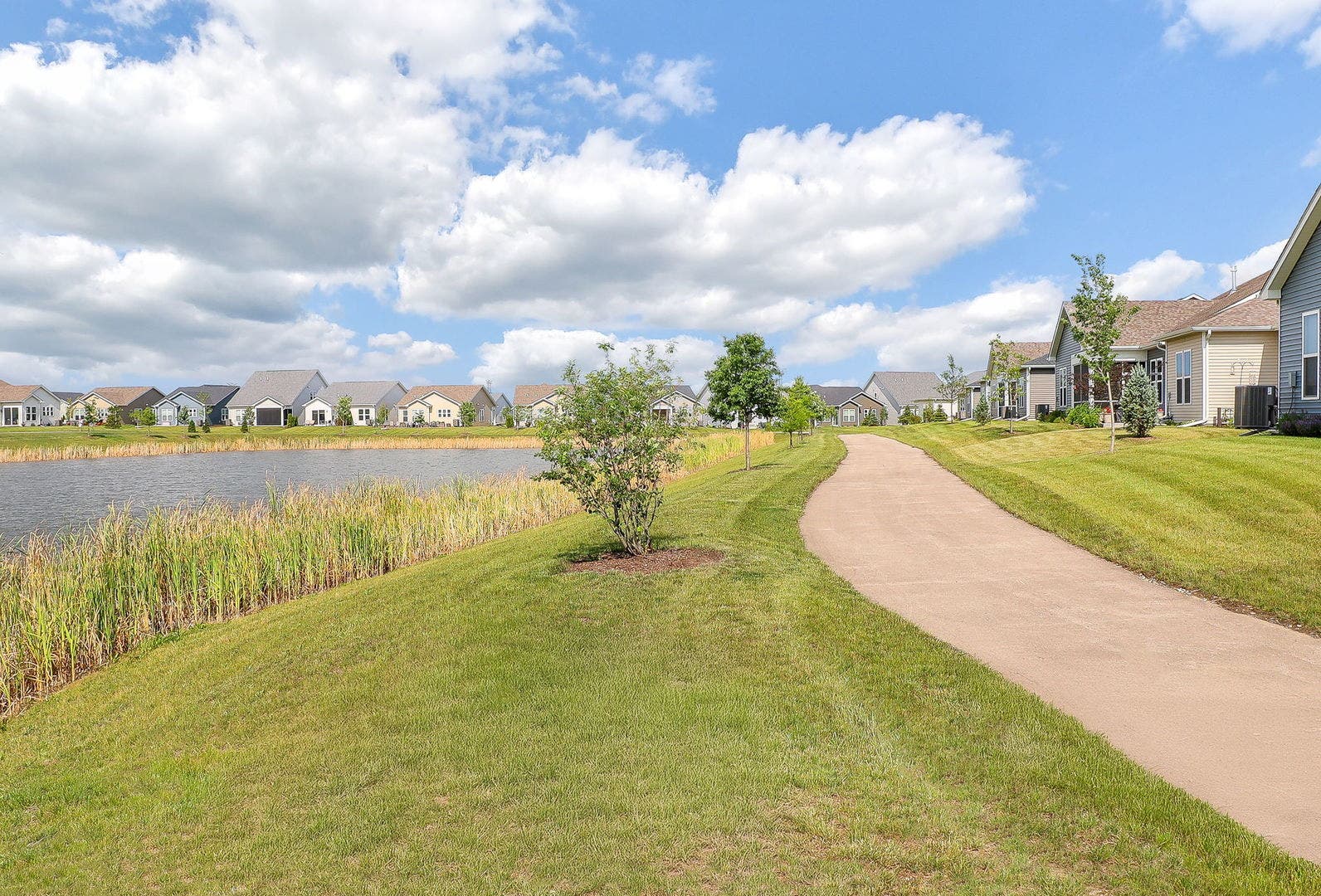 3327 Fulshear Circle, Aurora, IL 60503 Extensive walking paths