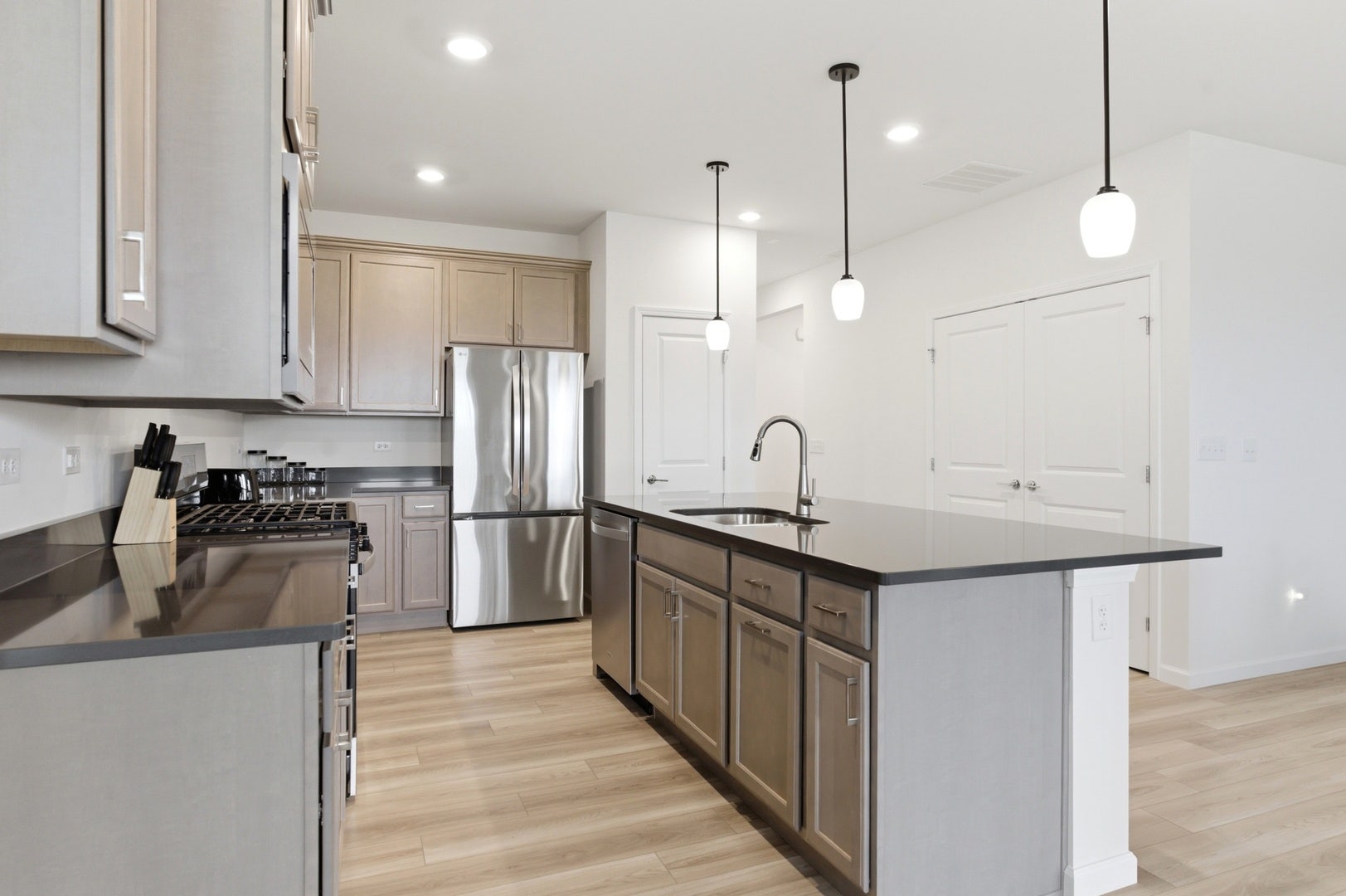 3327 Fulshear Circle, Aurora, IL 60503 3327 Fulshear Circle, Aurora, IL 60503