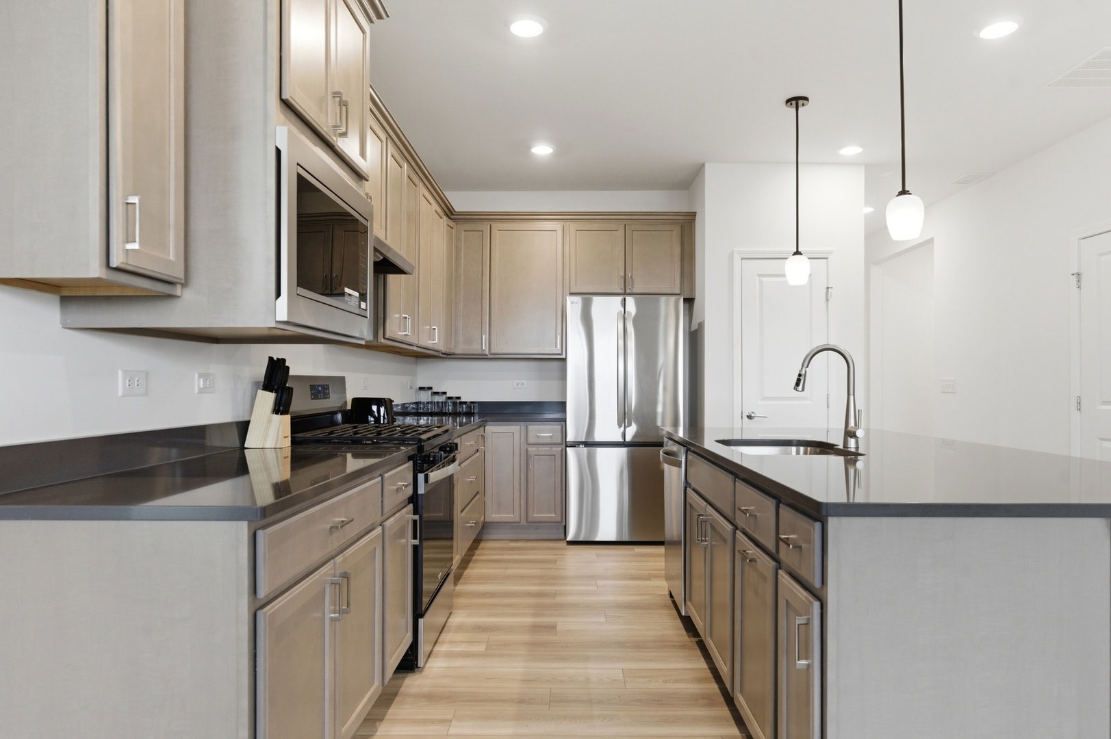 3327 Fulshear Circle, Aurora, IL 60503 3327 Fulshear Circle, Aurora, IL 60503