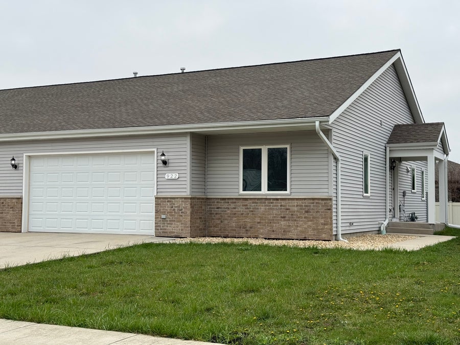 Property photo for 922 Bergera Street W, Braidwood, IL
