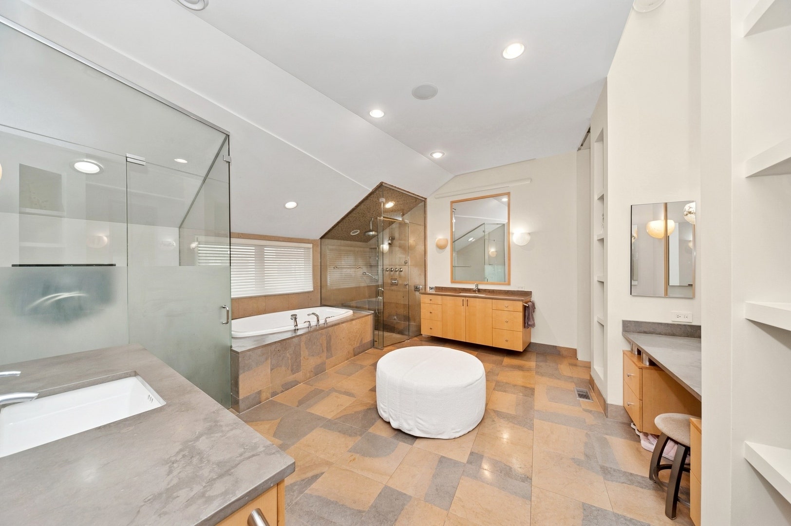 282 Linden Park Place, Highland Park, IL 60035