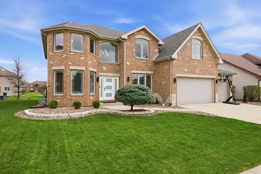 Property photo for 909 Berkshire Drive, Matteson, IL