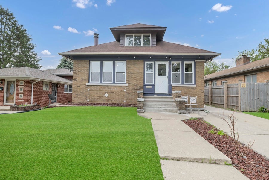 Property photo for 1002 W Marion Street, Joliet, IL