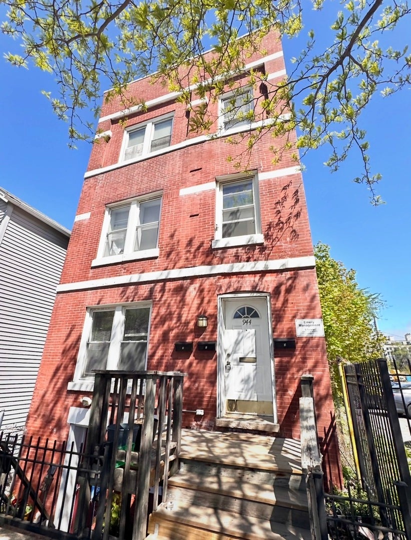 Property photo for 944 W 18TH Street, Chicago, IL
