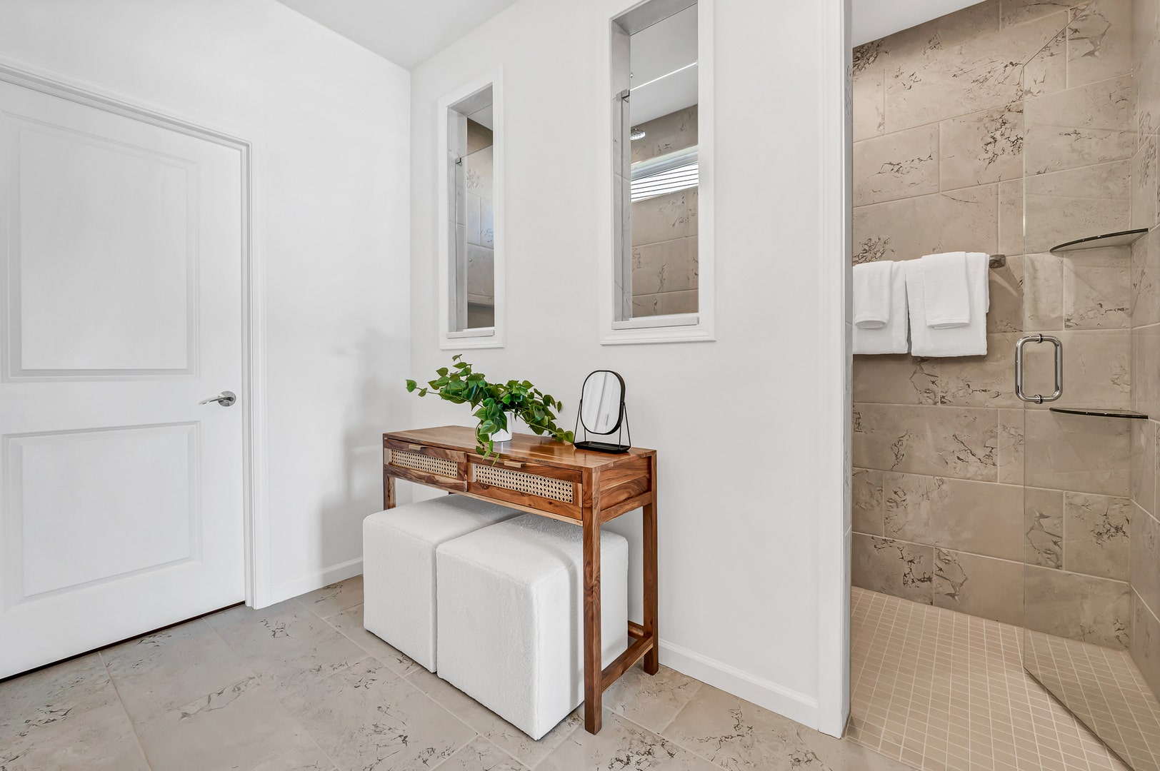 3260 Kimblewick Circle, Aurora, IL 60503 LARGE WALK-IN TILED SHOWER