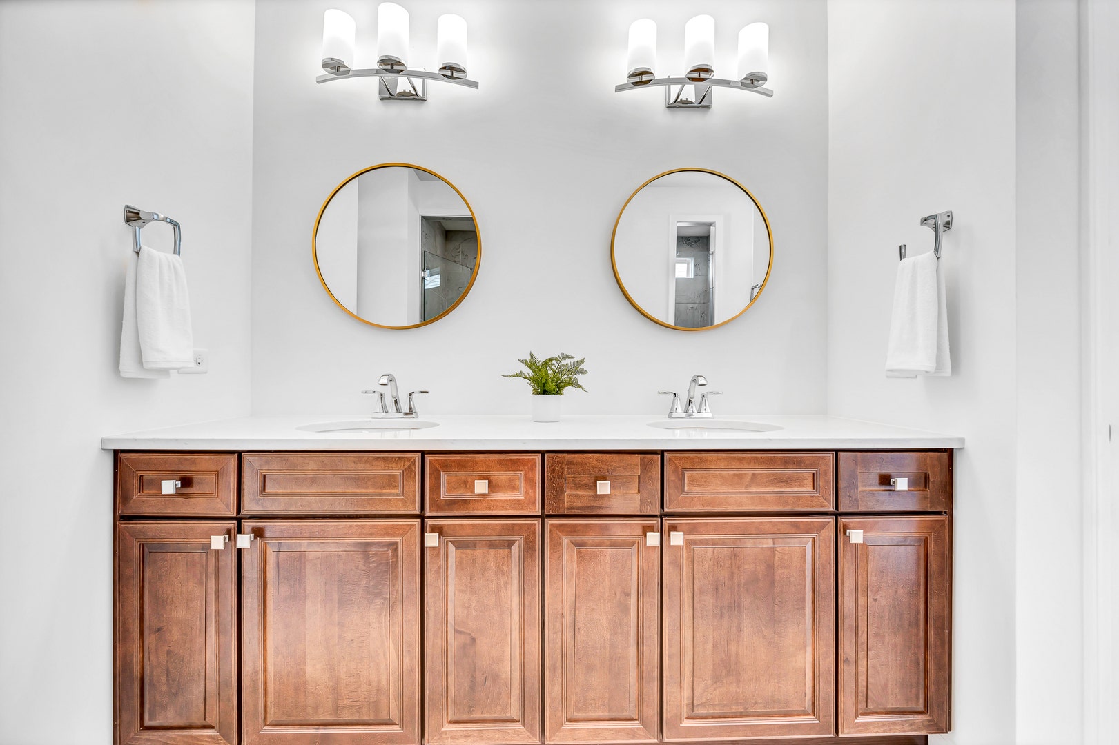 3260 Kimblewick Circle, Aurora, IL 60503 PRIMARY BATH DOUBLE BOWL VANITY AND QUARTZ COUNTER