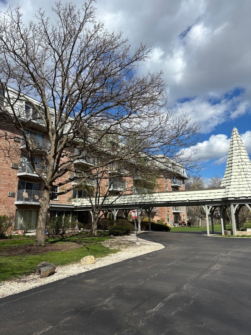 5125 Blodgett Avenue, #211T, Downers Grove, IL 60515 5 story building