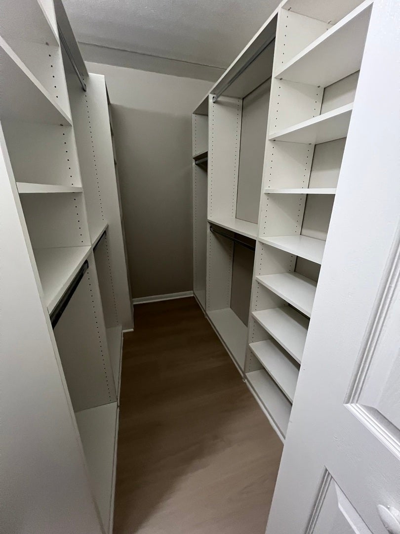 5125 Blodgett Avenue, #211T, Downers Grove, IL 60515 Walk in closets