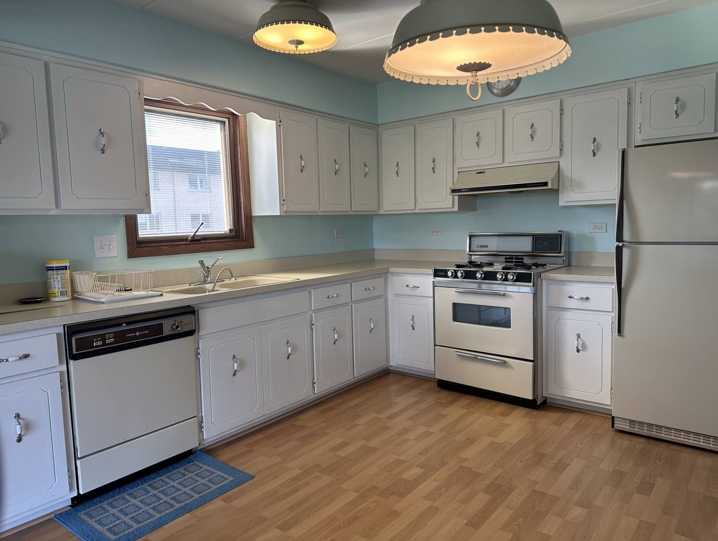 7448 W 153rd Street, #2, Orland Park, IL 60462 Spacious Kitchen area