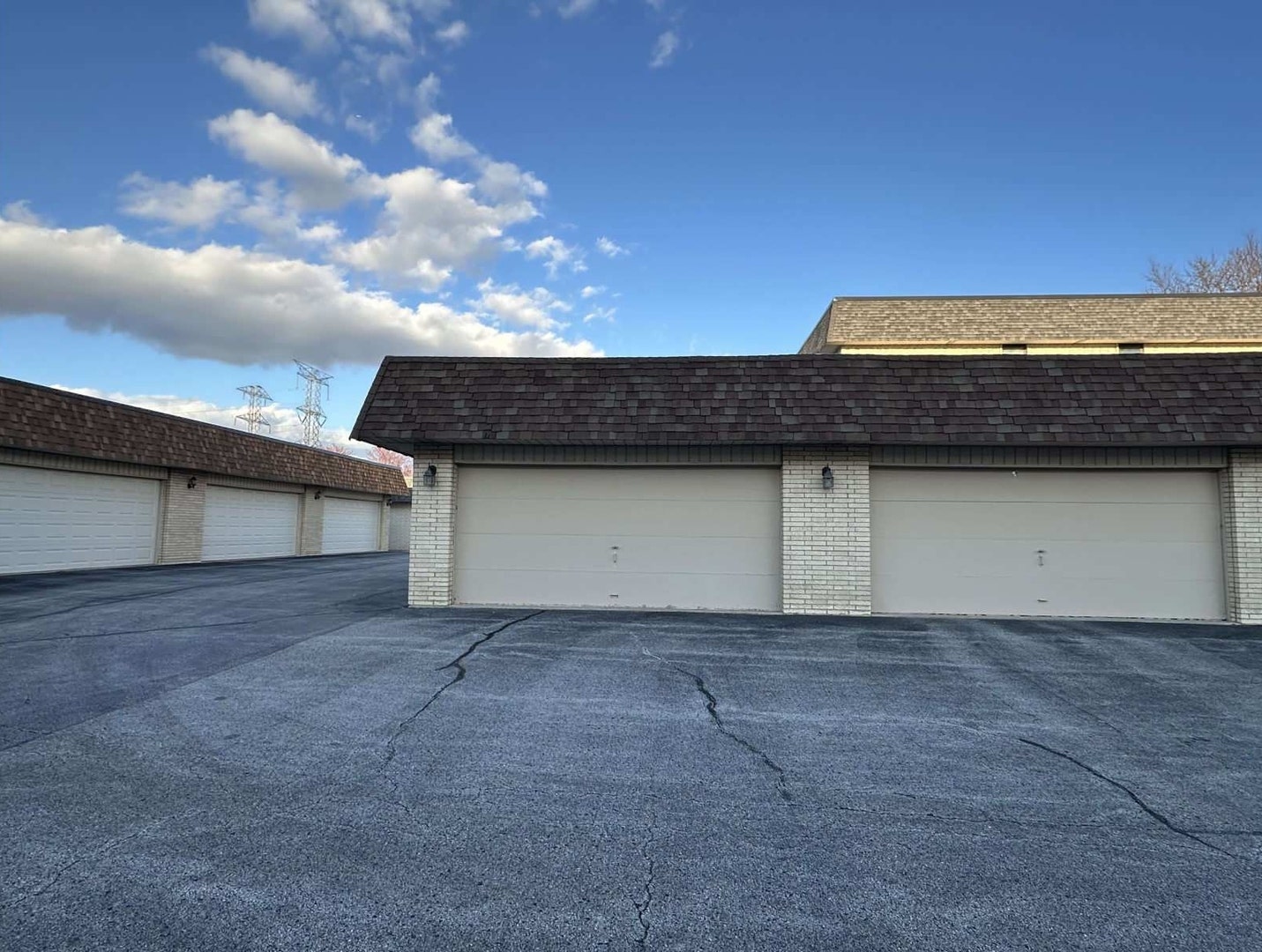 7448 W 153rd Street, #2, Orland Park, IL 60462 1 car shared garage space