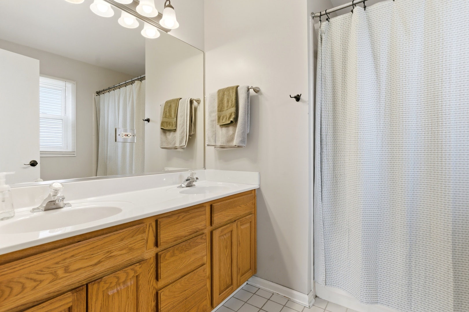 720 Countryside Drive, Bolingbrook, IL 60490 720 Countryside Drive, Bolingbrook, IL 60490