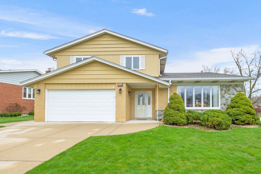 Property photo for 15329 Oak Road, Oak Forest, IL