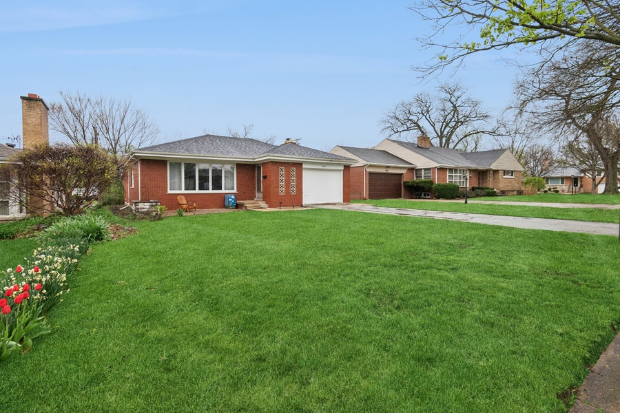 Property photo for 835 Latimer Lane, Flossmoor, IL