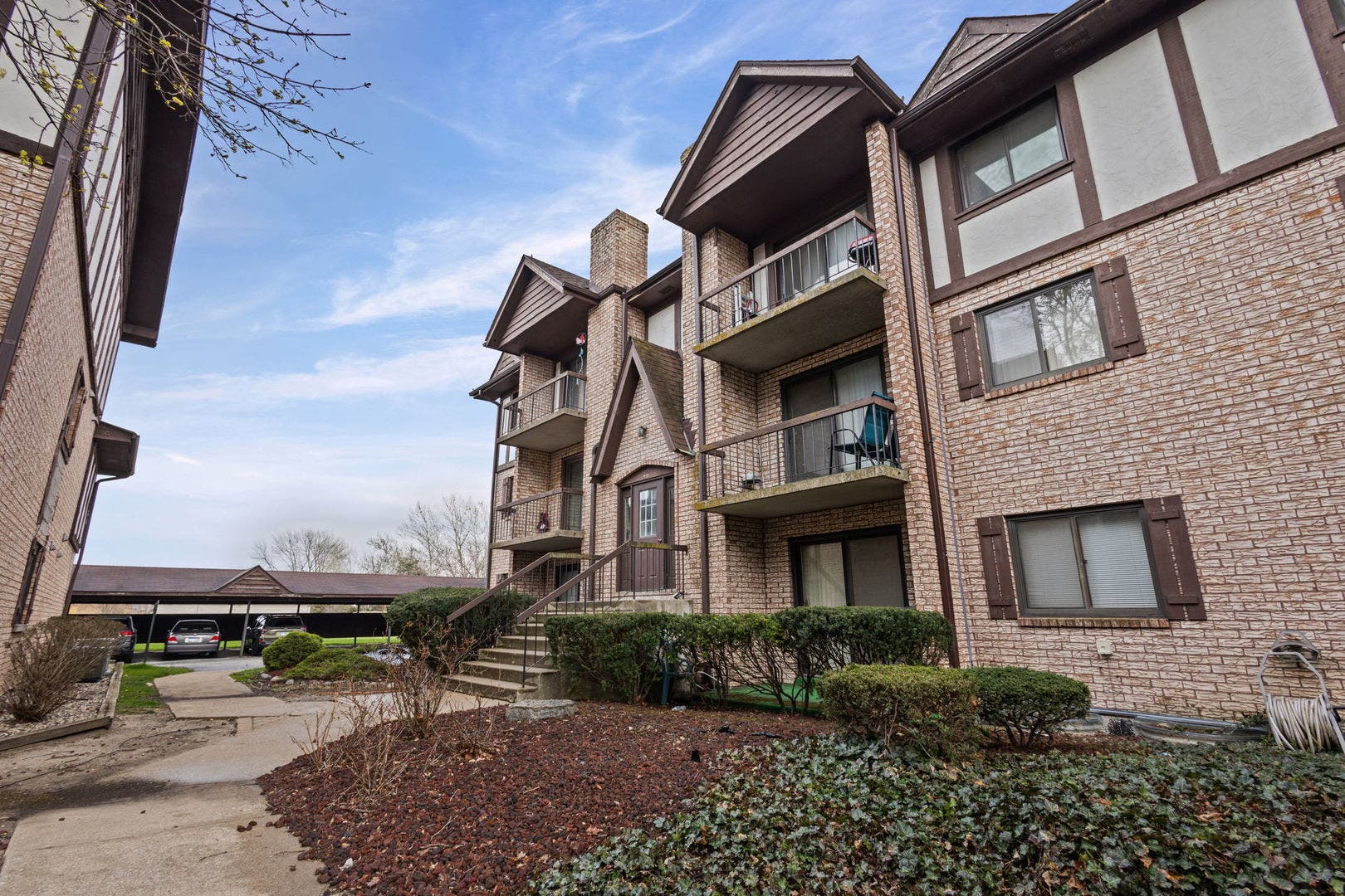 2815 Glenwood Lansing Road, #205, Lynwood, IL 60411 2815 Glenwood Lansing Road, #205, Lynwood, IL 60411