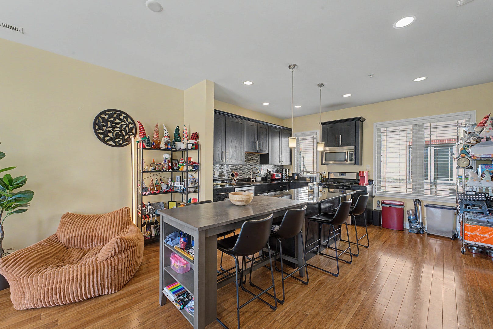 922 Warren Avenue, #103, Downers Grove, IL 60515