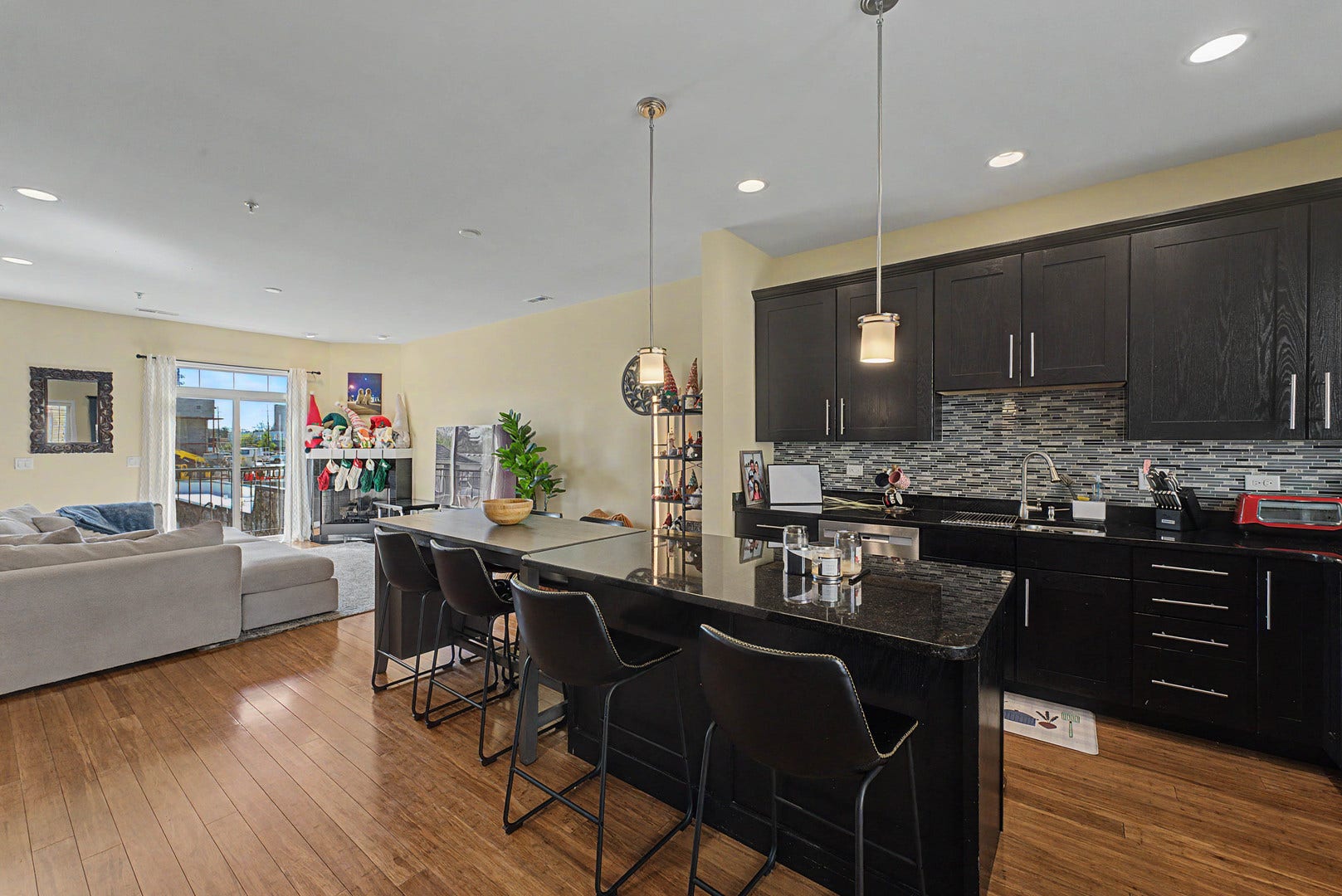 922 Warren Avenue, #103, Downers Grove, IL 60515