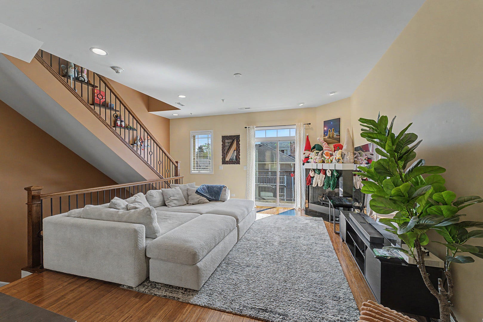 922 Warren Avenue, #103, Downers Grove, IL 60515