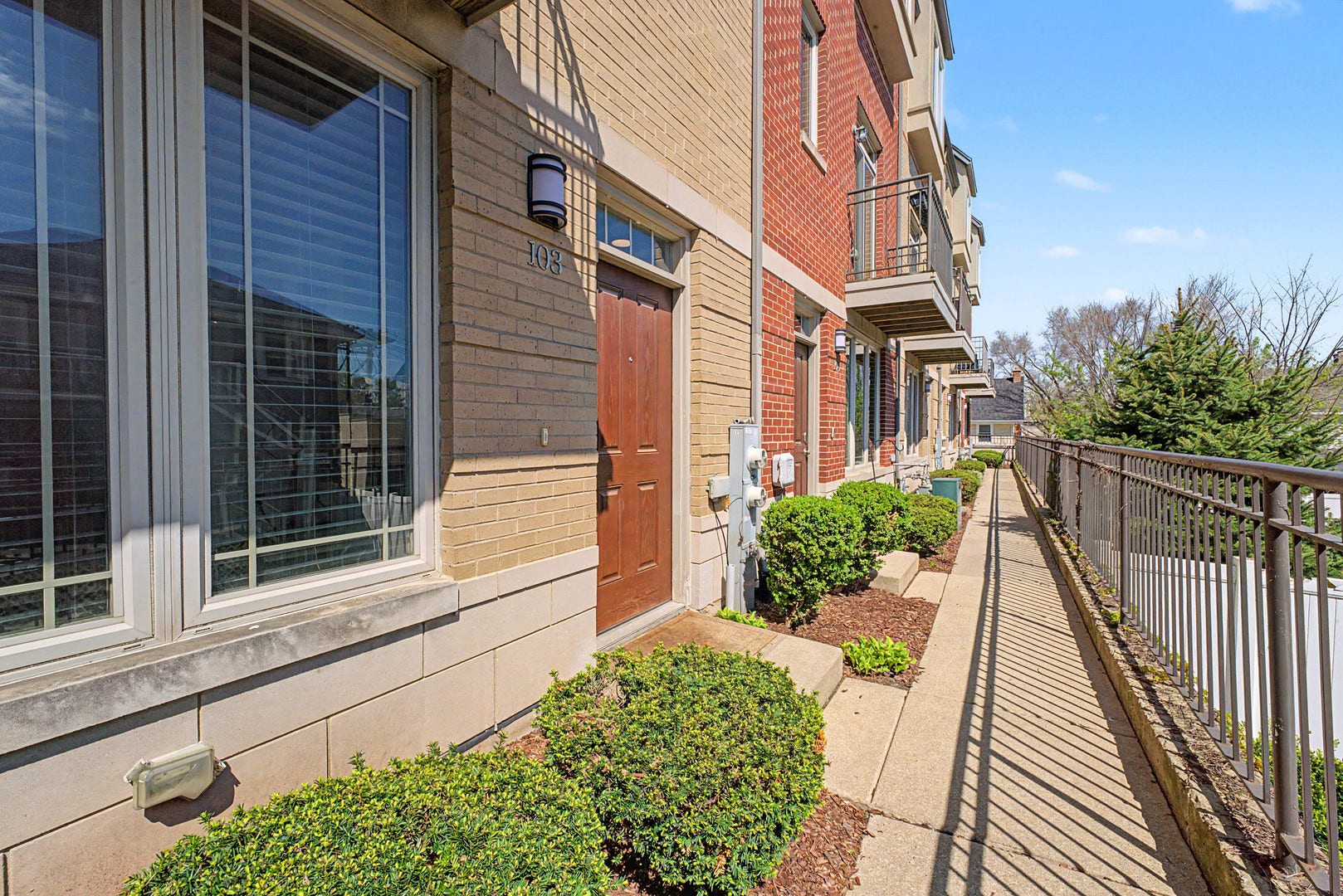 922 Warren Avenue, #103, Downers Grove, IL 60515