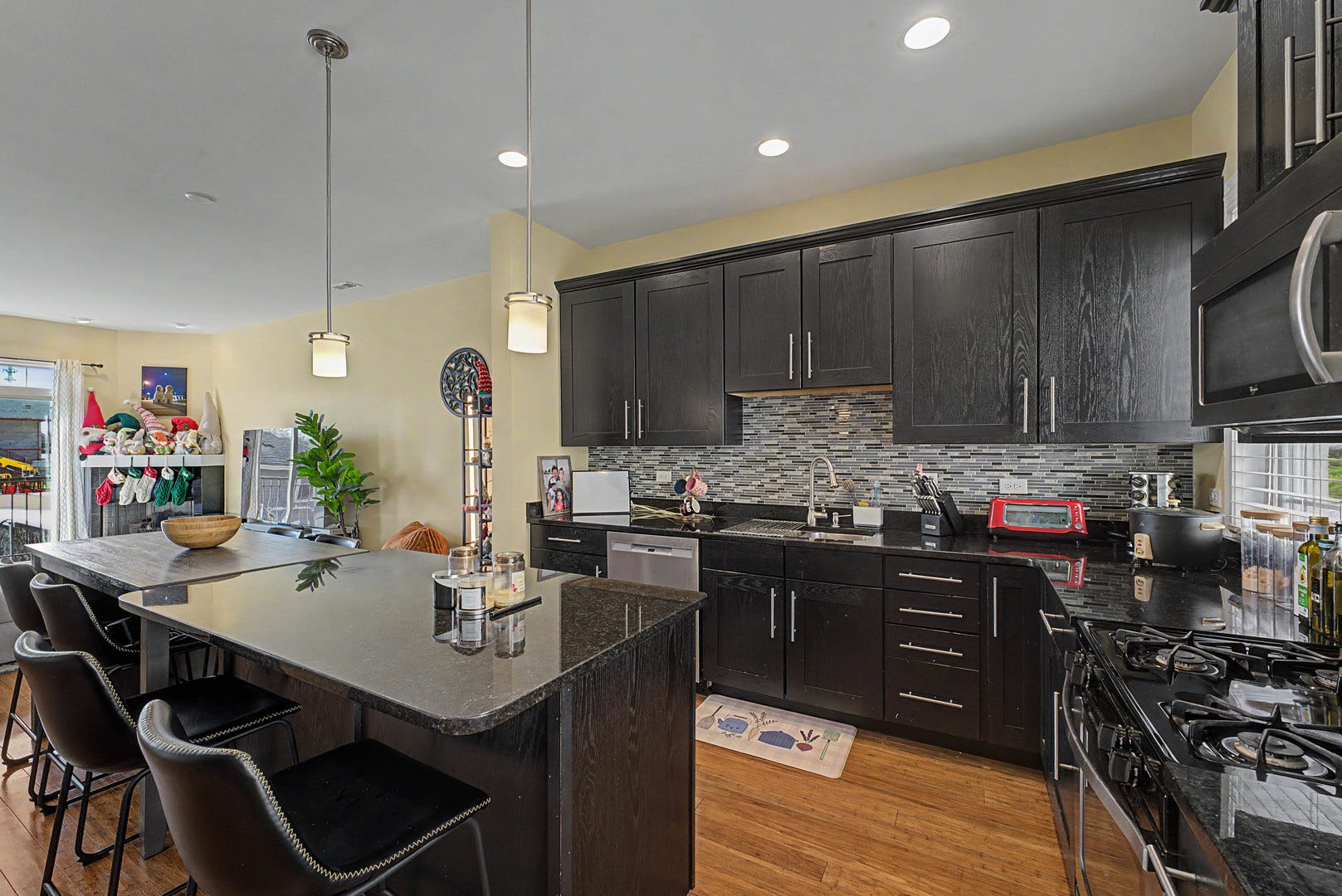 922 Warren Avenue, #103, Downers Grove, IL 60515