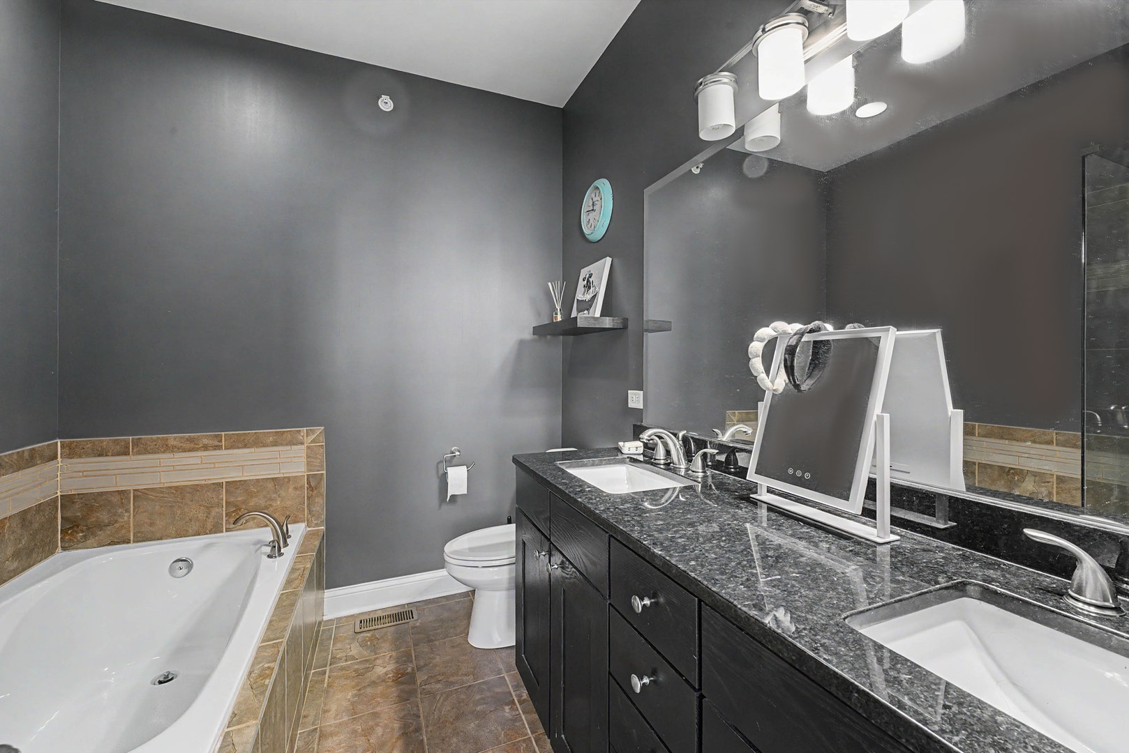 922 Warren Avenue, #103, Downers Grove, IL 60515