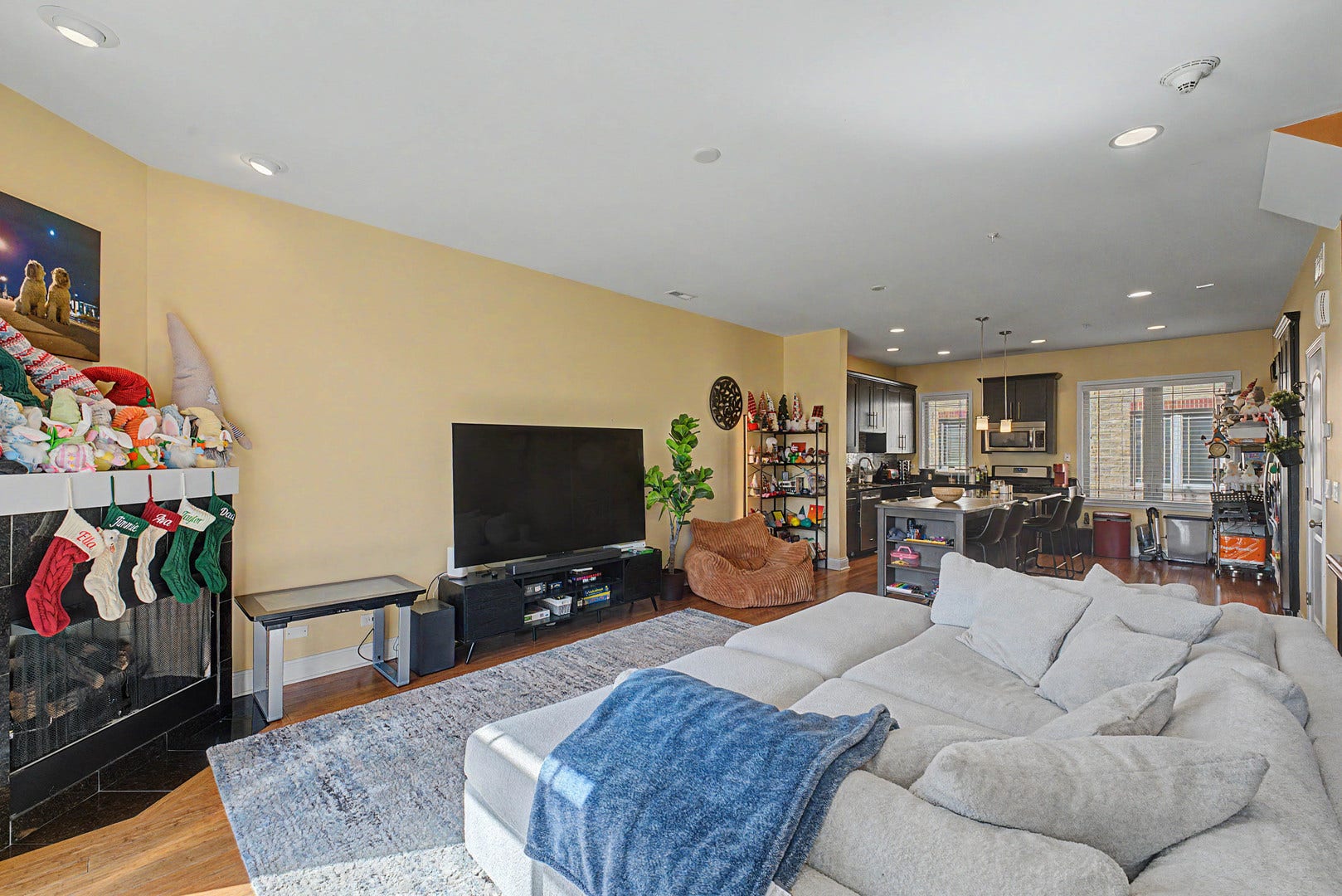 922 Warren Avenue, #103, Downers Grove, IL 60515