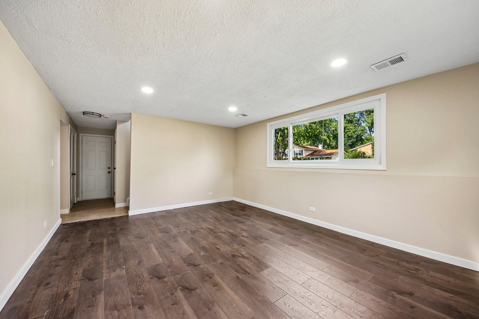 420 Justine Avenue, Bolingbrook, IL 60440