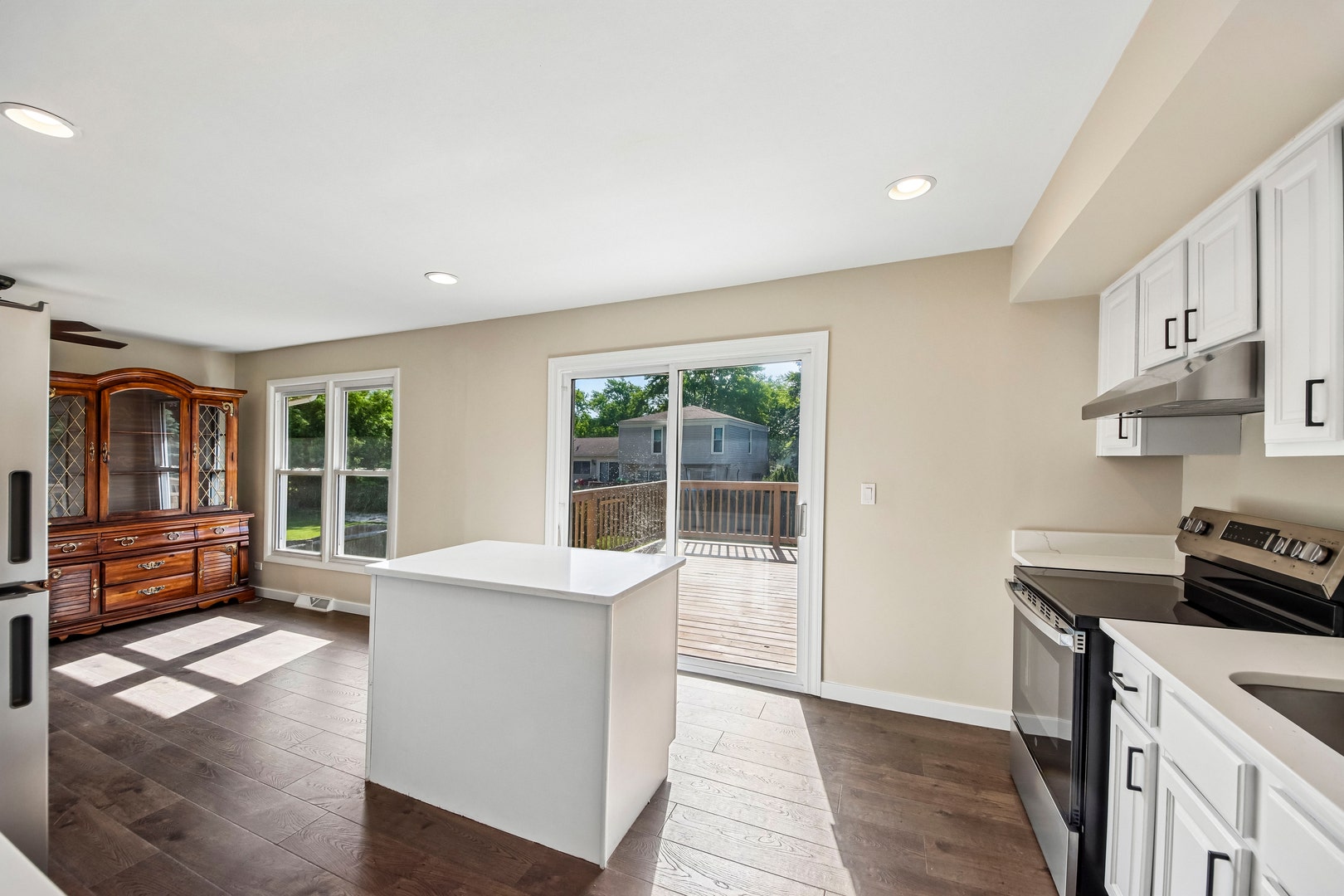420 Justine Avenue, Bolingbrook, IL 60440