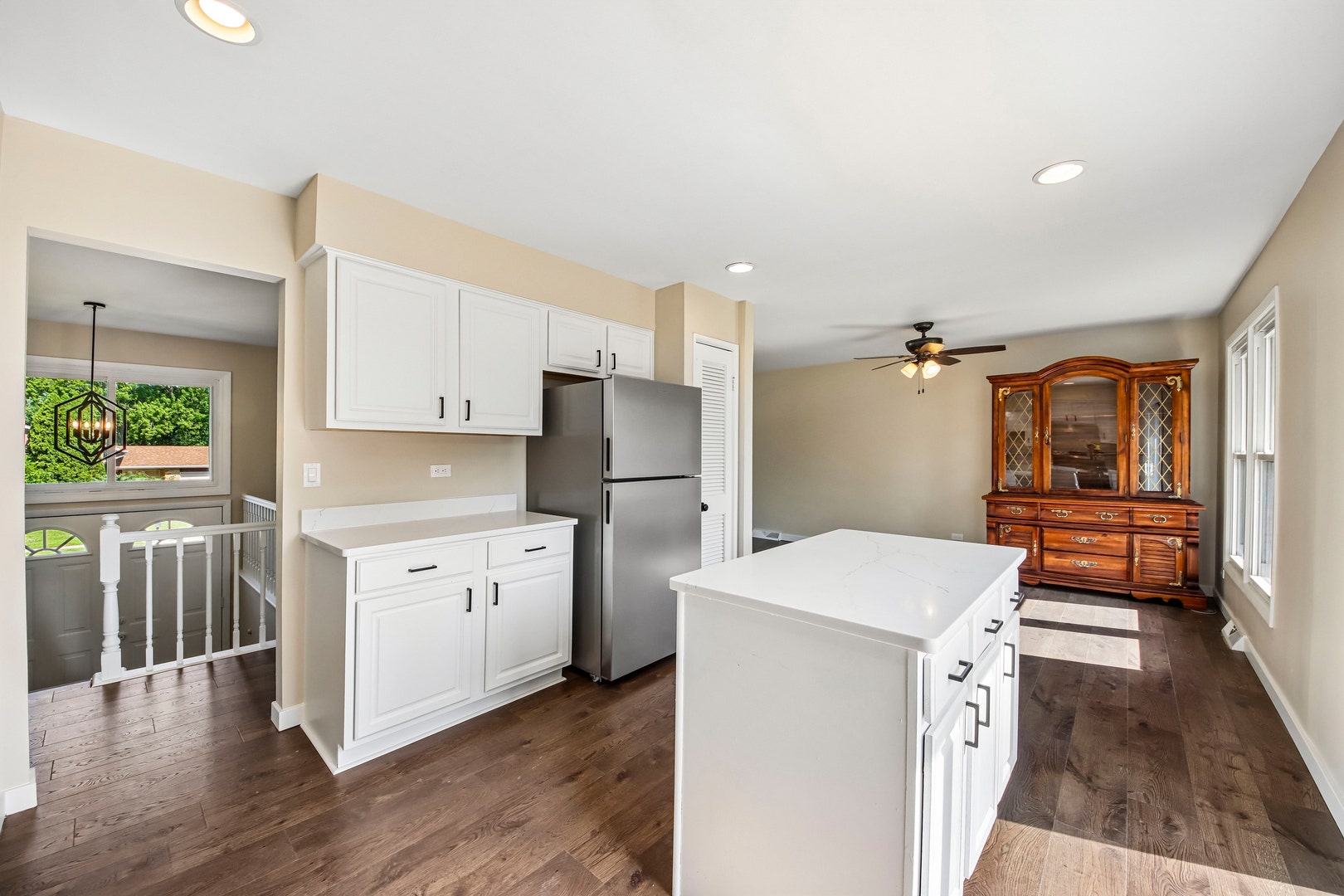 420 Justine Avenue, Bolingbrook, IL 60440