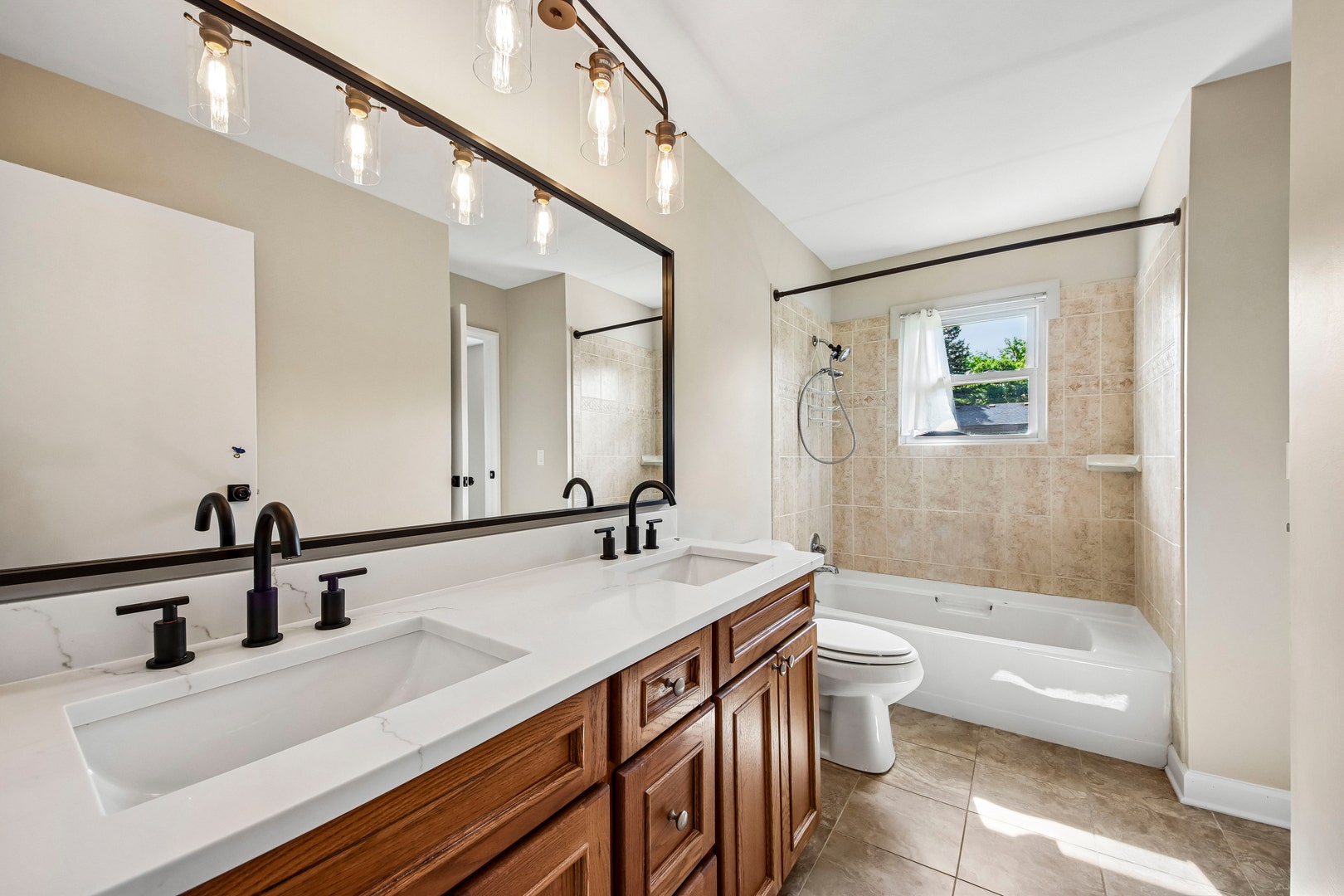 420 Justine Avenue, Bolingbrook, IL 60440