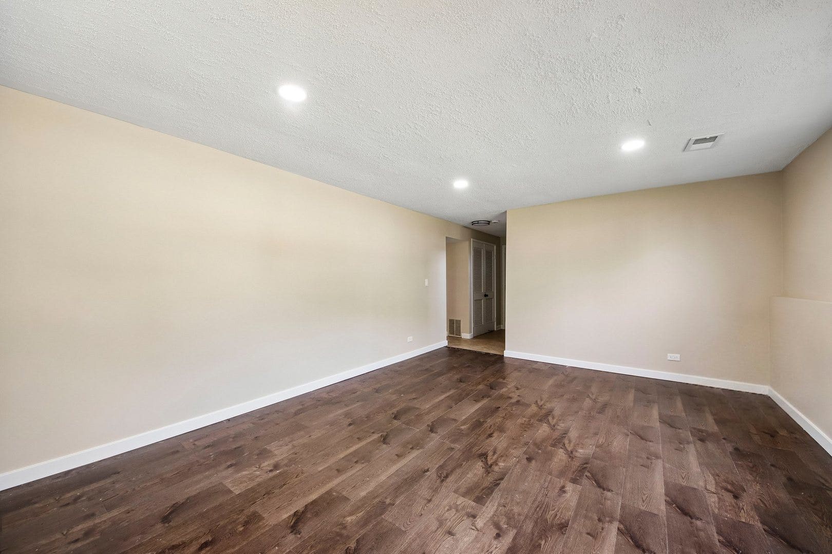 420 Justine Avenue, Bolingbrook, IL 60440