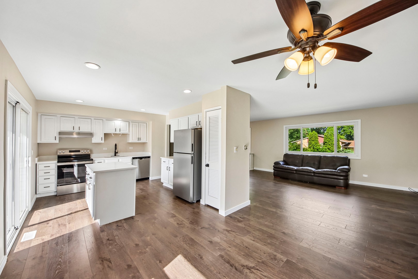 420 Justine Avenue, Bolingbrook, IL 60440