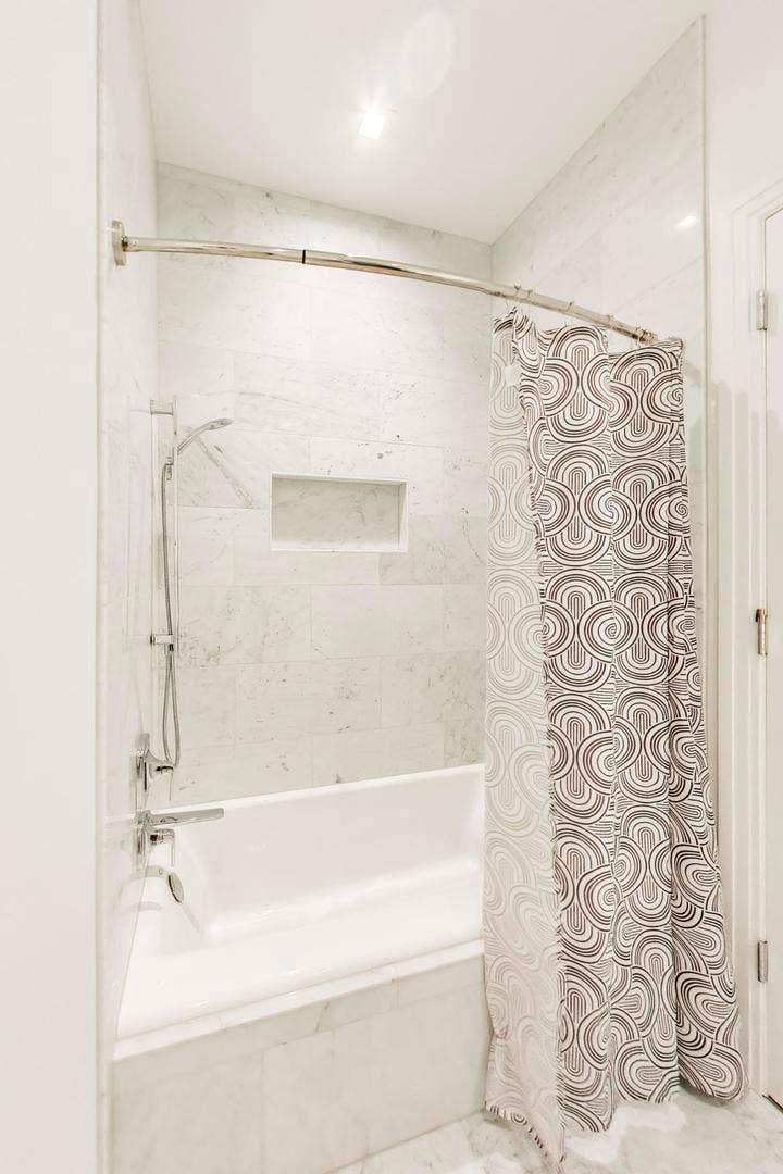 363 E Wacker Drive, #5105, Chicago, IL 60601