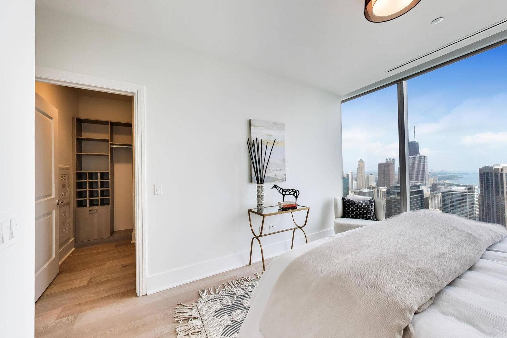 363 E Wacker Drive, #5105, Chicago, IL 60601